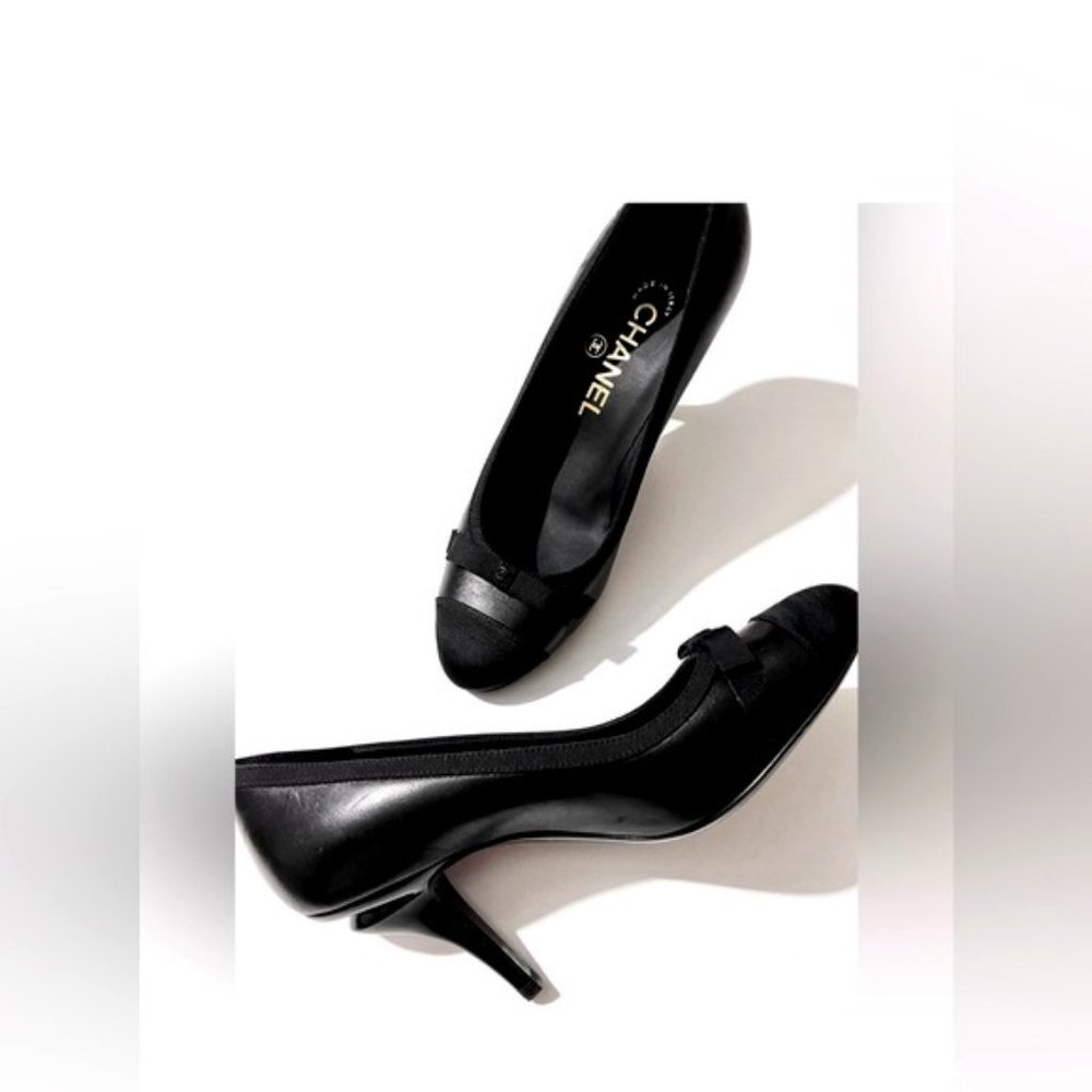 Chanel black pump